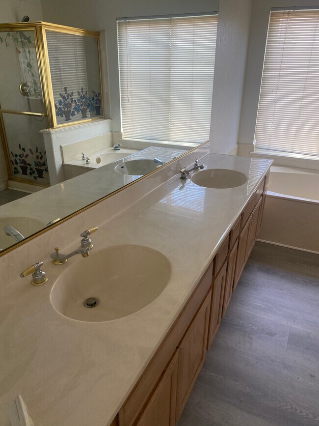 Building Photo - 40095 Festival Rd