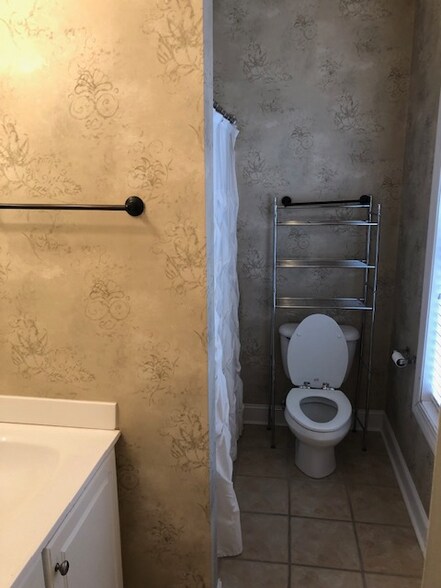 Building Photo - 951 Frontage Rd