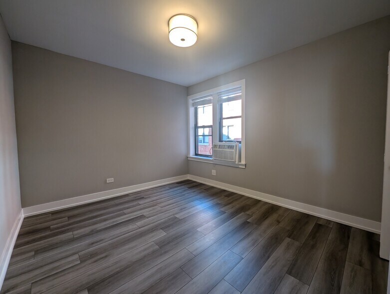 Building Photo - 3902 N Janssen Ave