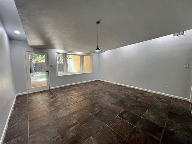 Building Photo - 1720 Plummer Dr