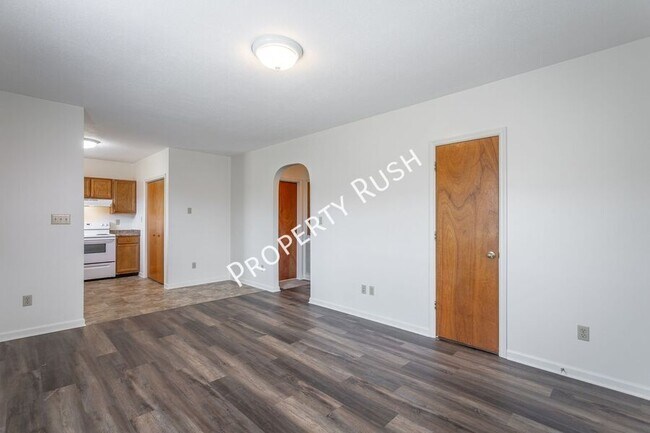 Building Photo - 420 Hedgewood Dr