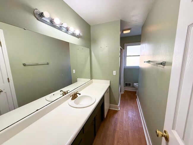 Building Photo - 9 Hardwick Dr