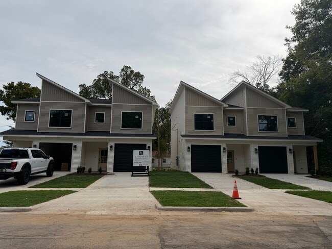 Building Photo - 409 Reichardt St