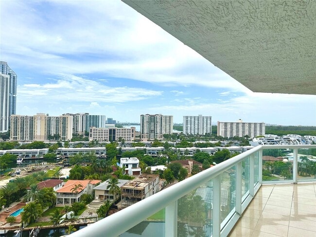 Building Photo - 16500 Collins Ave