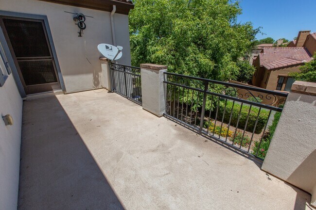 Building Photo - 4700 S Fulton Ranch Blvd