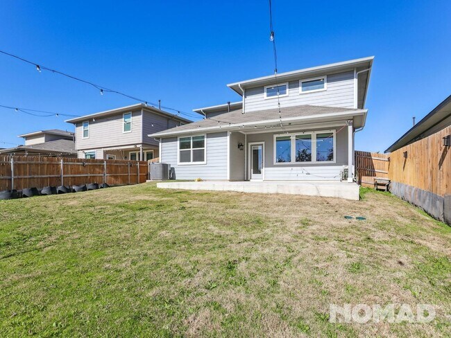 Building Photo - 4 Bedroom, 3 Bathroom Single Family Home i...