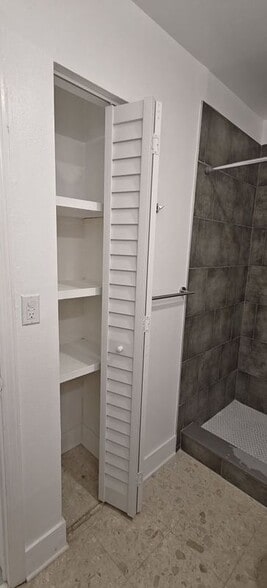 Building Photo - 6519 W Newberry Rd