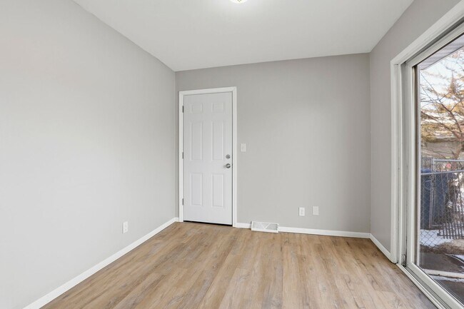 Building Photo - 836/840 Greenwood Court