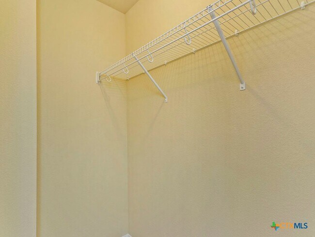 Building Photo - 335 Rachel St