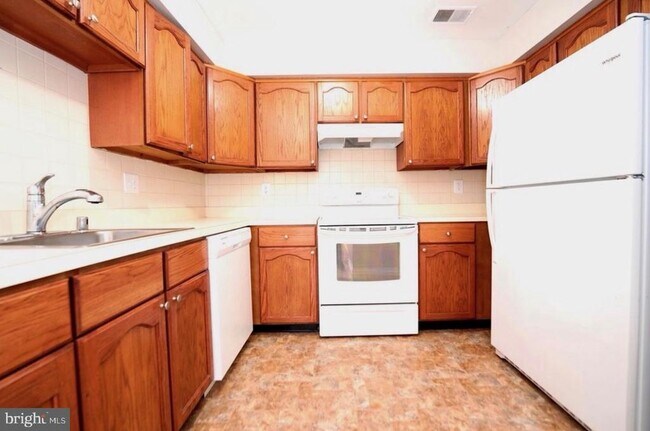 Building Photo - 5630 Ringwood Dr