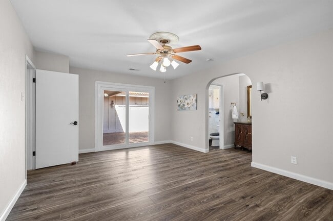 Building Photo - 2121 Sunrise Trail