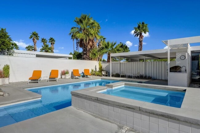 Building Photo - Mid-Century Steel Oasis in Palm Springs (Monthly Only - No Long Term)