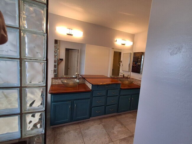 Building Photo - 29109 N Yellow Bee Dr