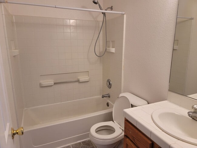 Building Photo - Cute 3 bedroom , 2 bath home on the Fernley Golf Course, $2000 a month, $2100 security deposit