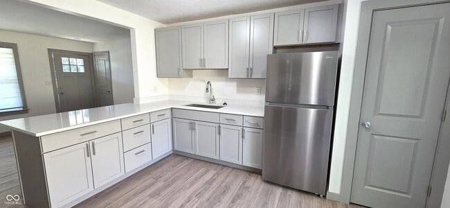 Building Photo - 8421 Banyan Ln