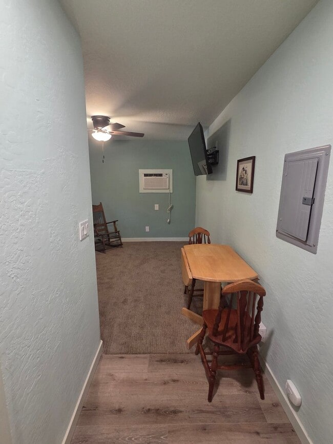 Building Photo - 23369 Shadybrook Dr