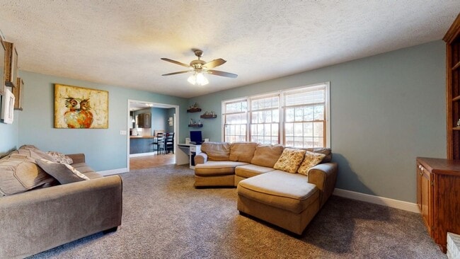 Building Photo - Stunning 4-Bedroom, 3.5-Bath Home with Ove...