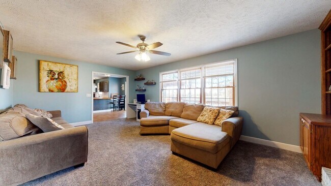 Building Photo - Stunning 4-Bedroom, 3.5-Bath Home with Over 3,800 Sq. Ft. of Ideal Living Space in East Bloomington