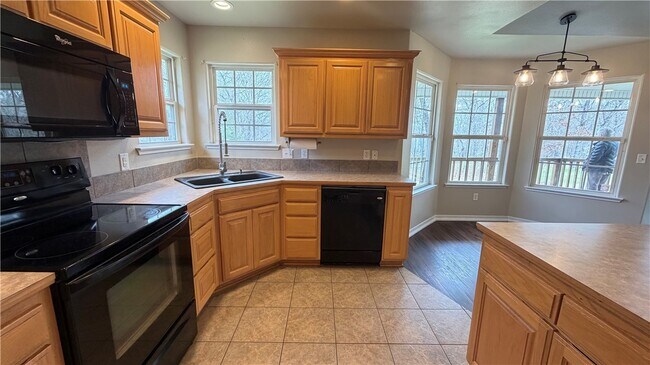 Building Photo - 77 Ingleborough Dr