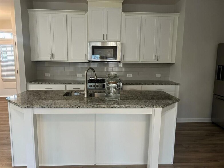 Building Photo - 1341 Elderwood Way