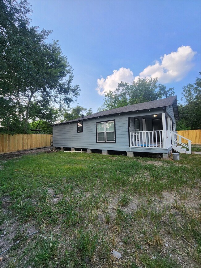 Building Photo - 6203 Hoffman St