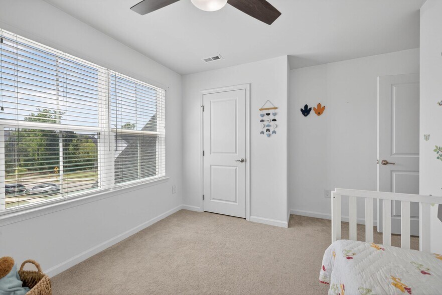 Building Photo - 201 Devon Fields Dr