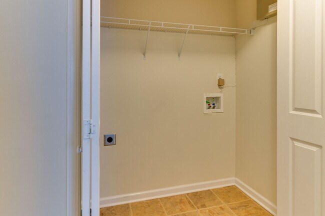 Building Photo - 2859 Teakwood Dr