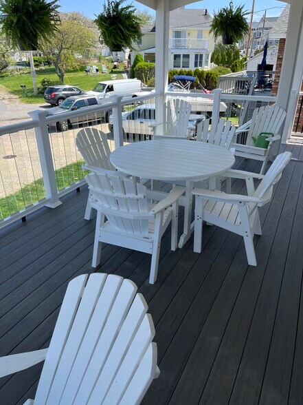 Building Photo - 2 1/2 Dumas Ave