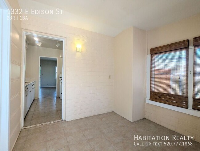 Building Photo - 1332 E Edison St