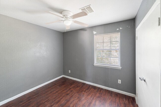 Building Photo - 3737 E 27th Pl