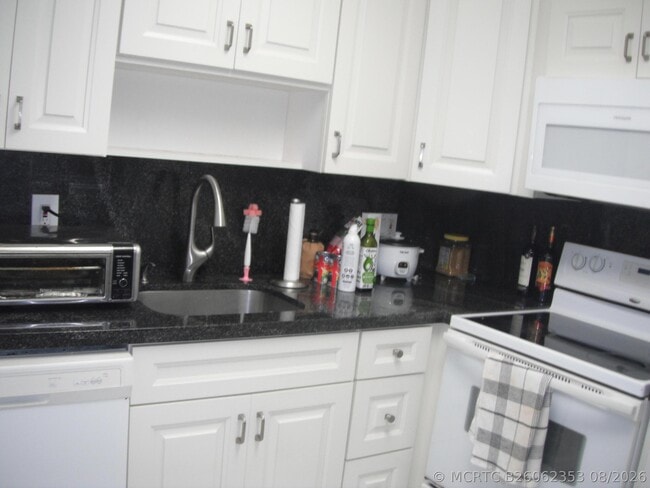 Building Photo - 4169 SW 67th Ave