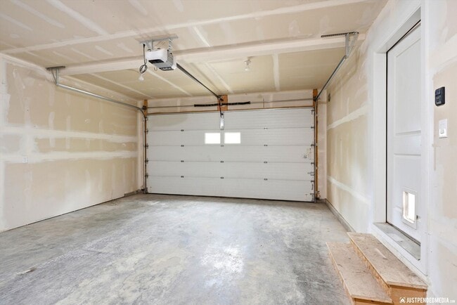 Building Photo - 1553 N Ravens Best Cir