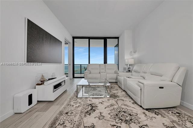 Building Photo - 480 NE 31st St