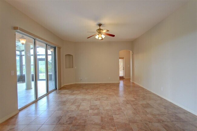 Building Photo - 1185 Dromin Ln