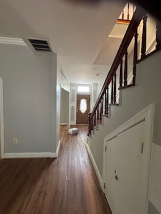 Building Photo - 1403 6th St NW