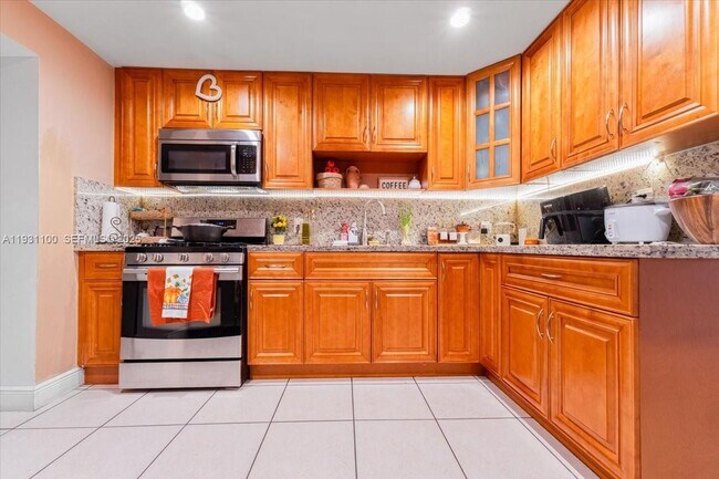 Building Photo - 317 W 36th St