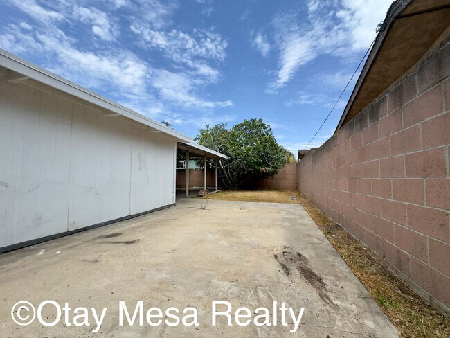 Building Photo - Charming 3-Bedroom Home with Expansive Outdoor Space