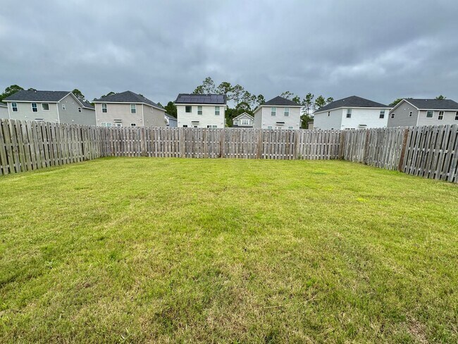 Building Photo - AVAILABLE SEPTEMBER 2025 [PET FRIENDLY]
