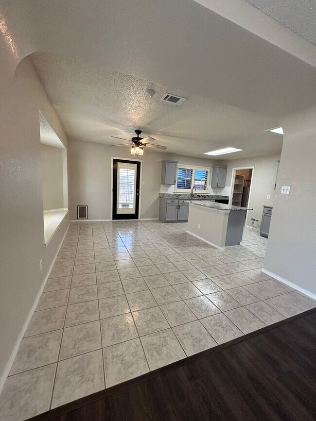 Building Photo - 5425 Veranda Ct
