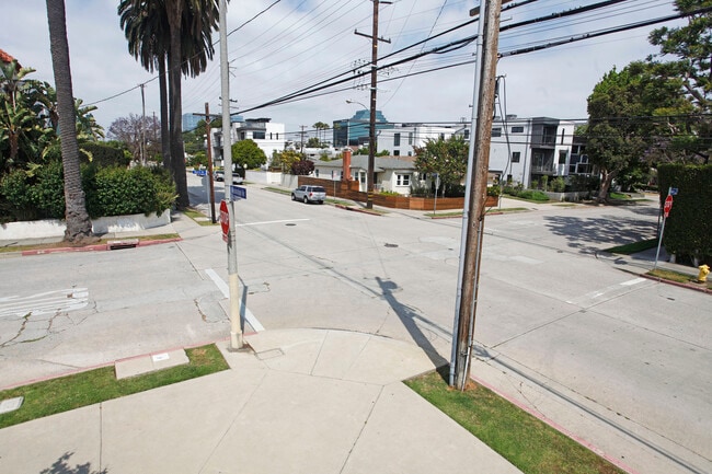 Building Photo - 2053 Barry Ave