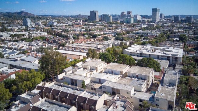 Building Photo - 1339 N Columbus Ave