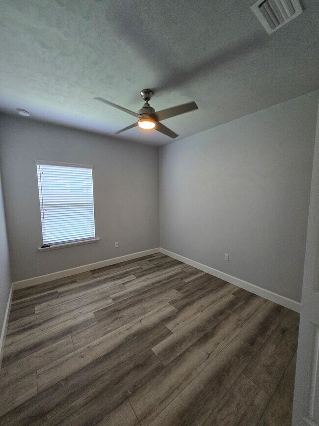 Building Photo - Beautiful 3-Bedroom, 2.5 Bath Home in Desi...