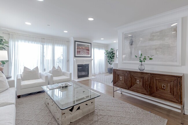 Building Photo - 123 S Clark Dr