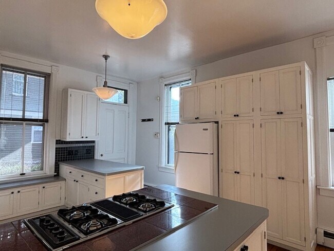 Building Photo - 462 Holly Ave