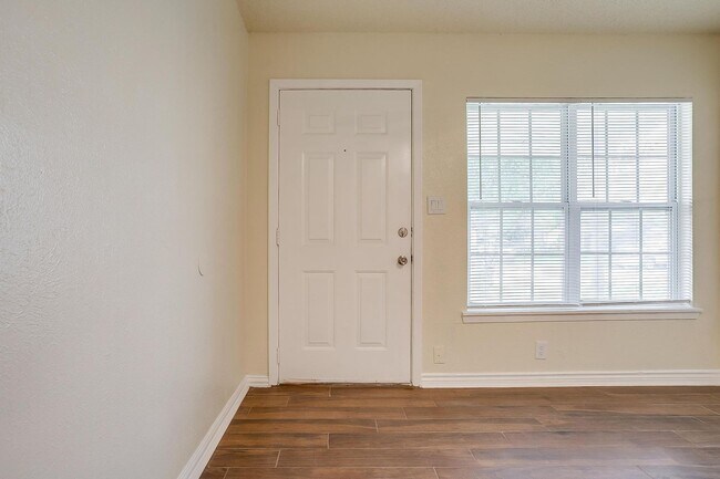 Building Photo - 3537 Half Moon Dr