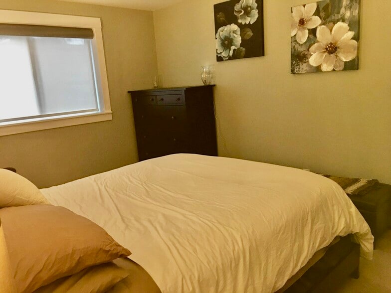 Guest Bedroom - 718 Kirkland Cir