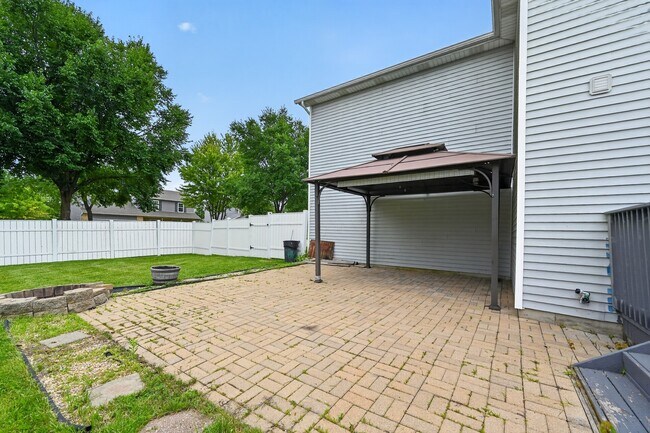 Building Photo - 1301 Brookfield Dr