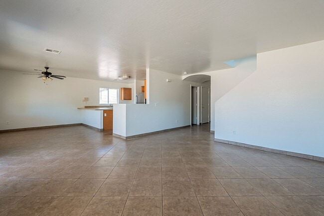 Building Photo - 4 Bedroom home for rent