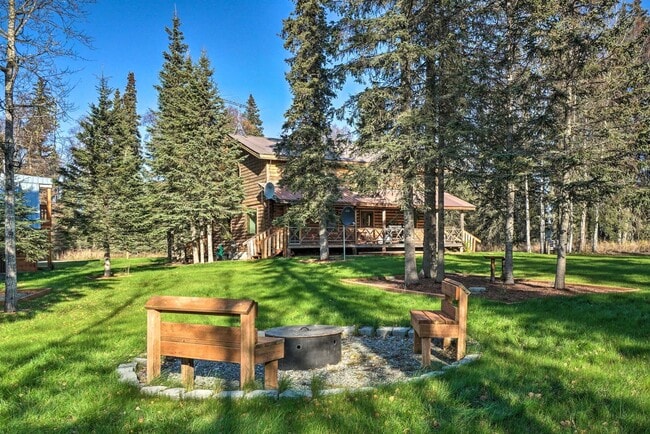 Building Photo - SEASONAL 4bd 2ba log home