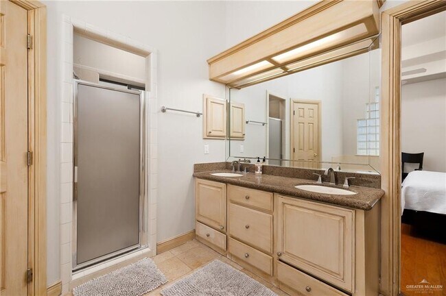 Building Photo - 27 N "E" St